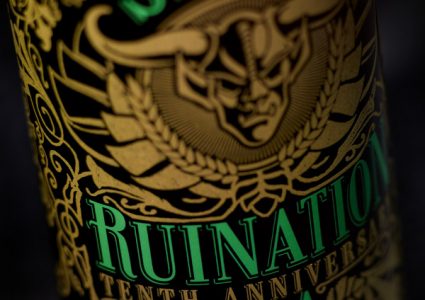 Stone Ruination Tenth Anniversary (bottle zoom)